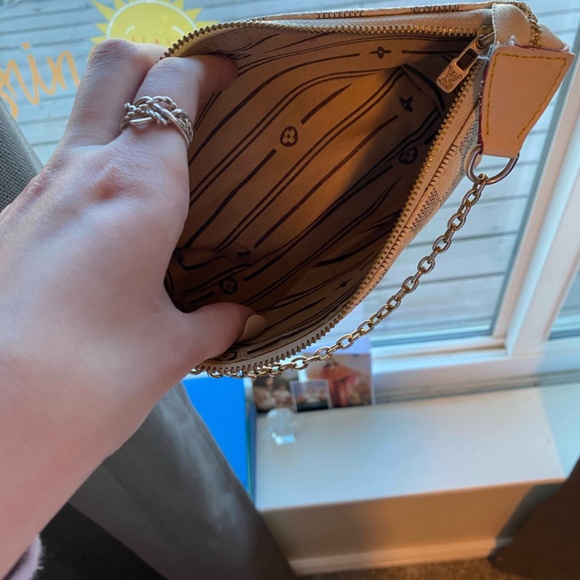 Louis Vuitton - Picture 2 of 7